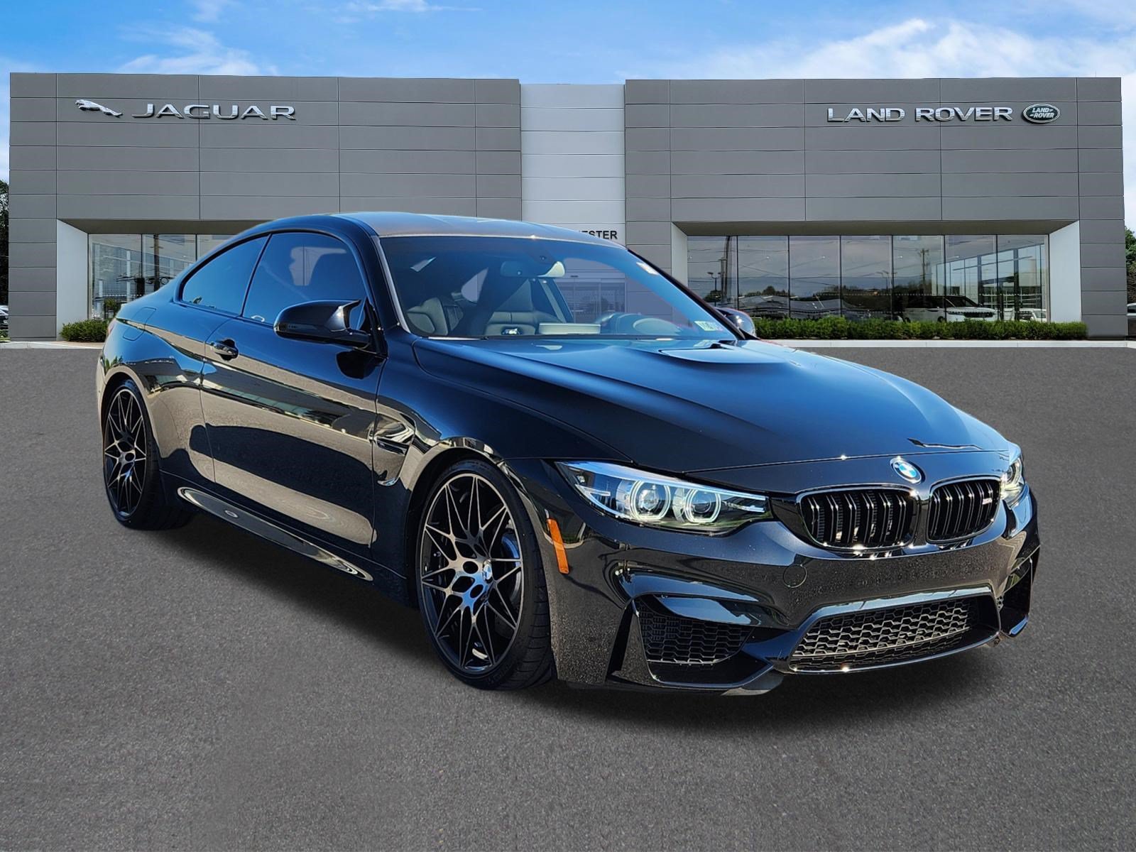 Used 2018 BMW M4 Coupe w/ Competition Package RWD image 2