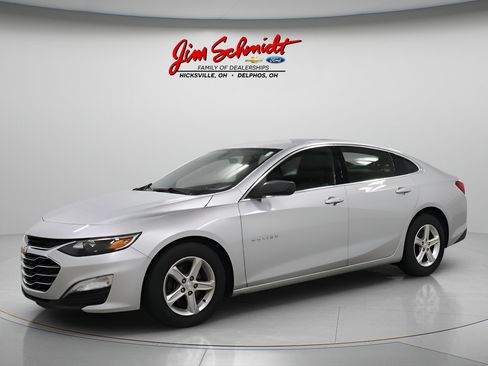 Used 2021 Chevrolet Malibu LS FWD image 2