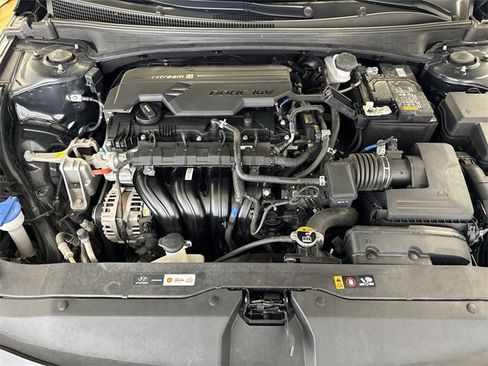 Used 2024 Hyundai Elantra Limited image 29