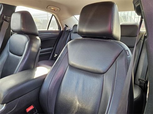 Used 2016 Chrysler 300 Limited image 9