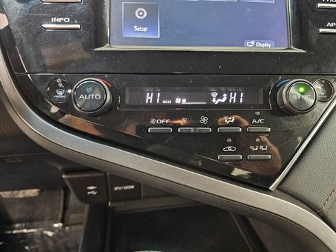 Used 2018 Toyota Camry LE image 23