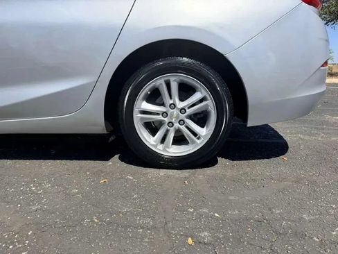 Used 2017 Chevrolet Cruze LT FWD image 24
