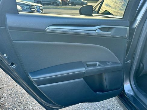 Used 2019 Ford Fusion SE image 13