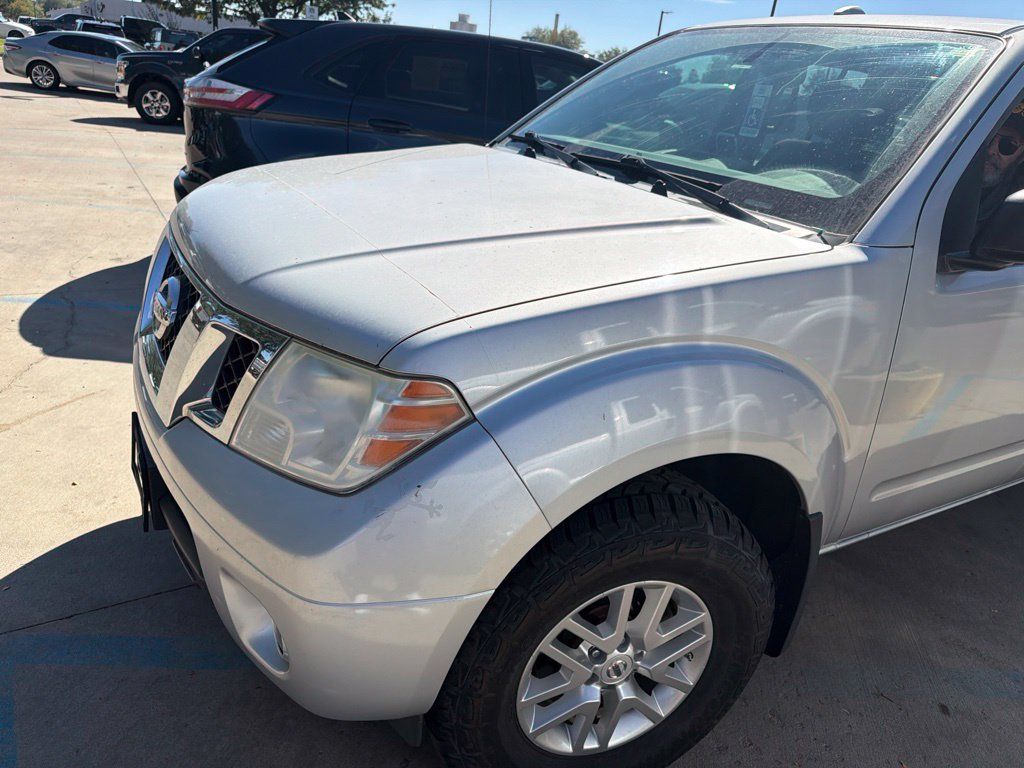 Used 2016 Nissan Frontier SV w/ SV Value Truck Package AWD/4WD image 2