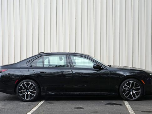 Used 2023 BMW i7 xDrive60 w/ Executive Package 2 AWD/4WD image 74