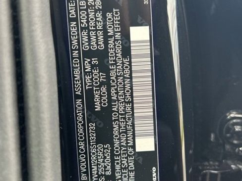 Certified 2025 Volvo XC60 B5 Plus image 28