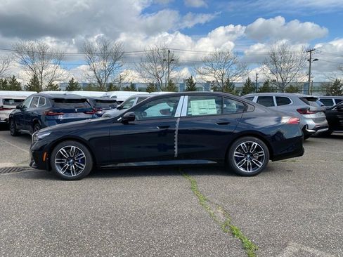 New 2026 BMW 530i xDrive w/ M Sport Package AWD/4WD image 4