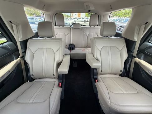 Used 2023 Ford Expedition Limited RWD image 12