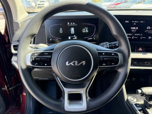 Used 2023 Kia Sportage LX image 11