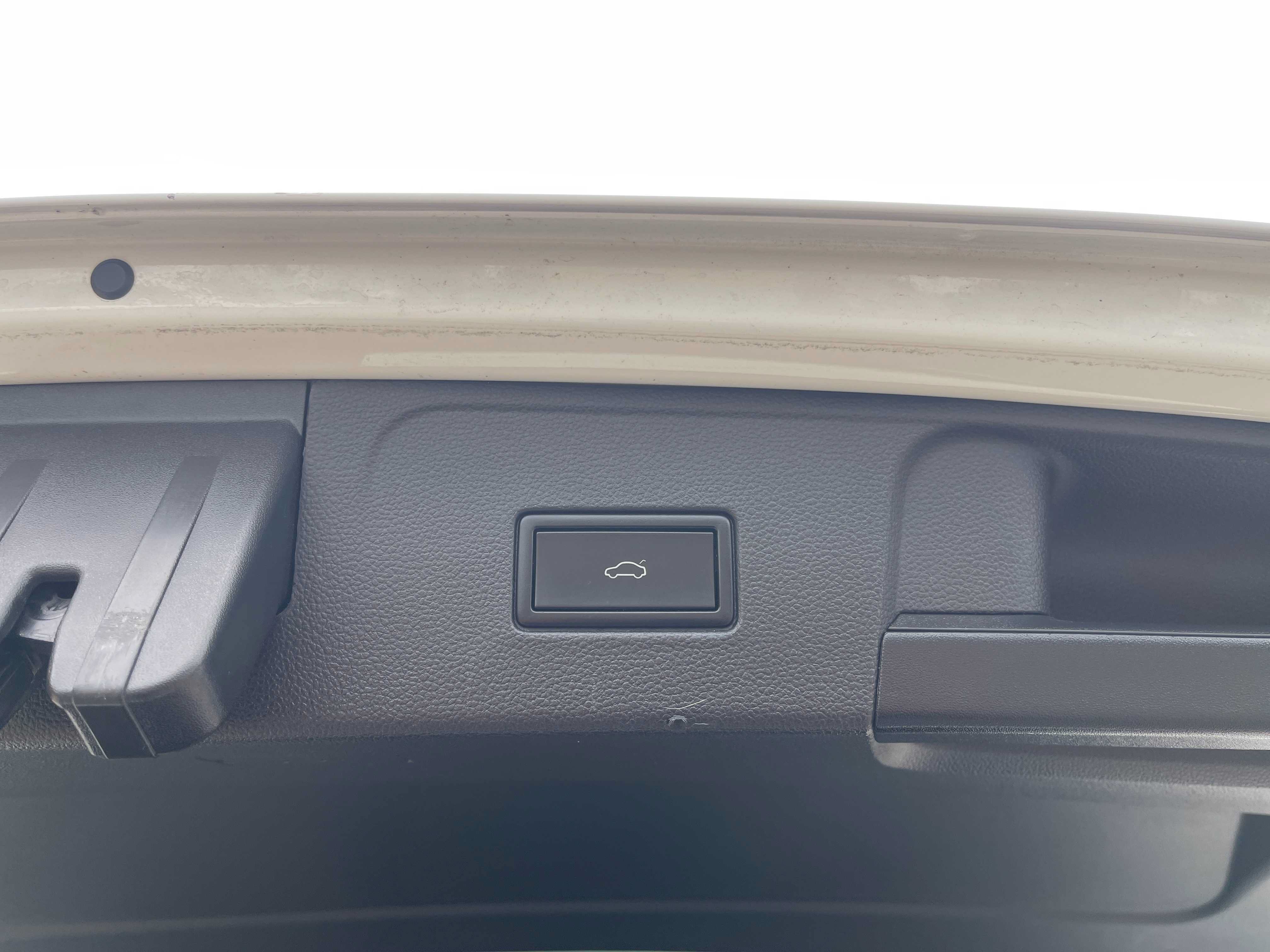 Used 2019 Volkswagen Atlas SE w/ Towing Package FWD image 11