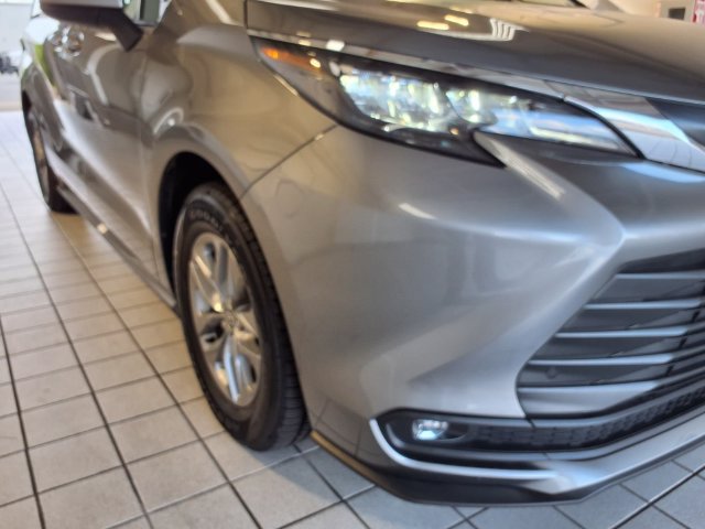 Used 2026 Toyota Sienna XLE FWD image 27