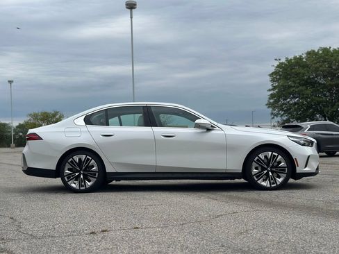 New 2026 BMW 530i xDrive w/ Premium Package AWD/4WD image 8