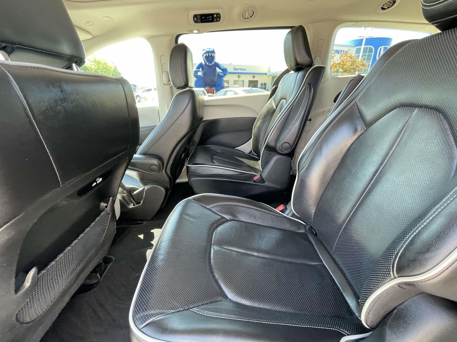 Used 2023 Chrysler Pacifica Limited FWD image 10
