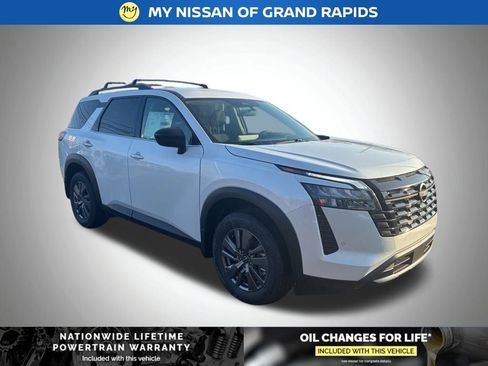 New 2026 Nissan Pathfinder SV image 8