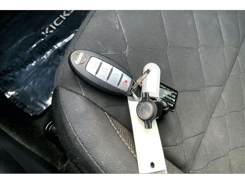 Used 2020 Nissan Kicks SV image 14