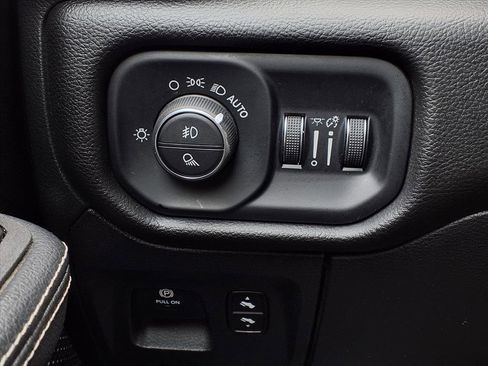 Used 2025 RAM 1500 Laramie image 18