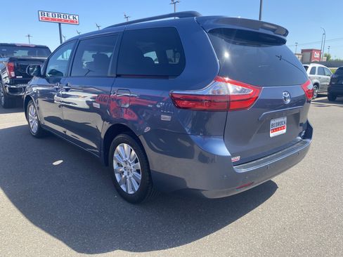 Used 2017 Toyota Sienna XLE Premium AWD/4WD image 3