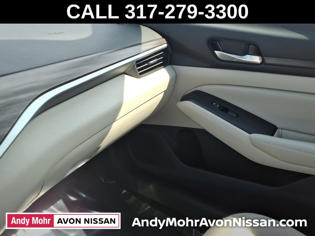 Used 2025 Nissan Altima 2.5 SV AWD/4WD image 35