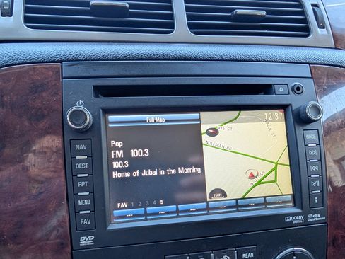 Used 2014 Chevrolet Suburban LTZ image 16