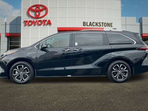 Certified 2026 Toyota Sienna Platinum AWD/4WD image 6