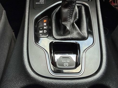 Used 2020 Jeep Cherokee Limited image 35