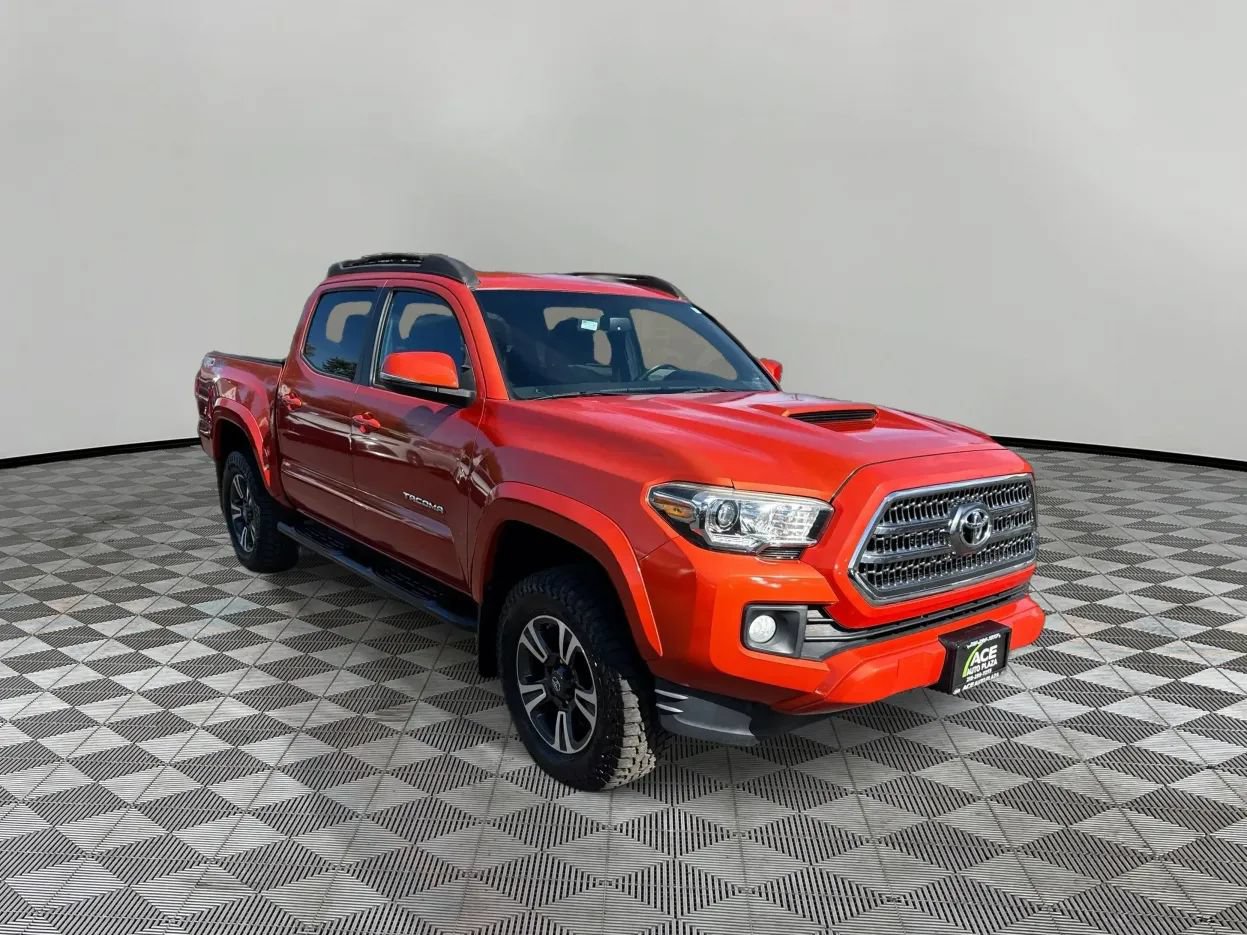 Used 2017 Toyota Tacoma TRD Sport w/ Tow Package (A/T) AWD/4WD image 1