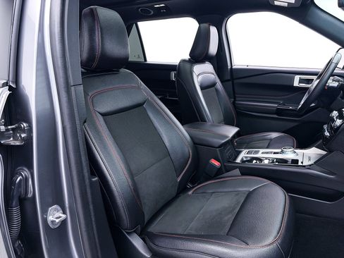 Used 2023 Ford Explorer ST-Line w/ Class IV Trailer Tow Package image 37