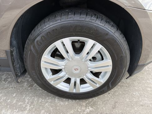 Used 2016 Cadillac SRX Luxury w/ Driver Awareness Package FWD image 9