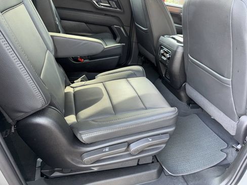 Used 2025 GMC Yukon XL Denali AWD/4WD image 25