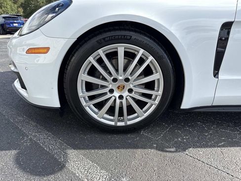 Used 2018 Porsche Panamera 4 image 10