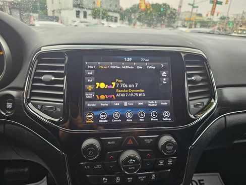 Used 2020 Jeep Grand Cherokee Limited AWD/4WD image 22