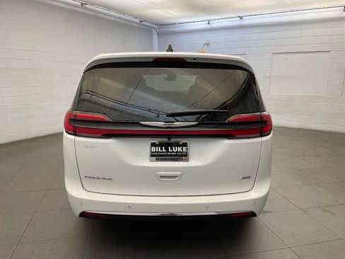 New 2026 Chrysler Pacifica Select AWD/4WD image 4