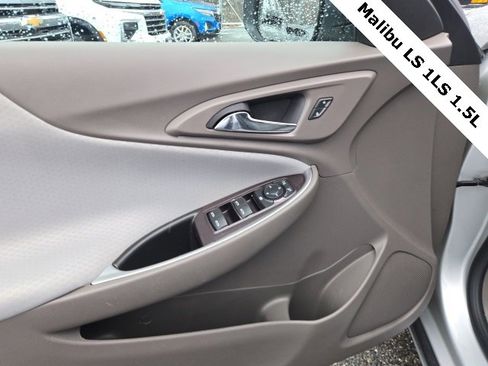 Used 2017 Chevrolet Malibu LS image 15