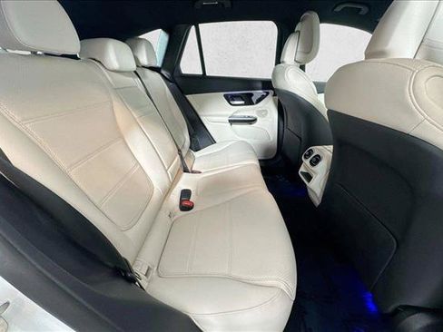 Used 2025 Mercedes-Benz GLC 300 image 25