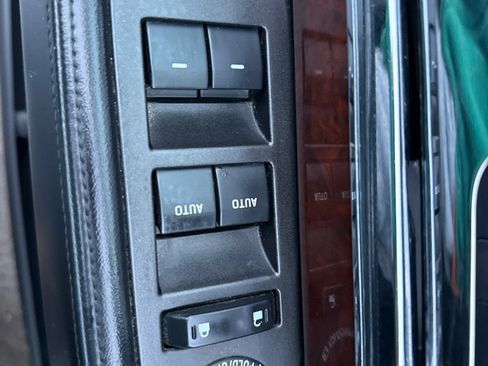 Used 2015 Lincoln Navigator 4WD image 23