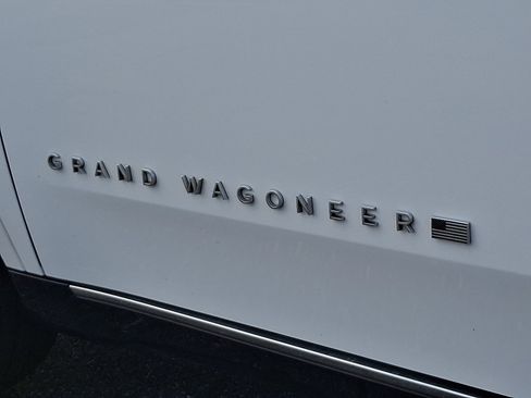 Used 2025 Jeep Grand Wagoneer 4WD image 33