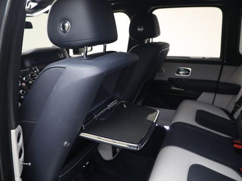 Used 2022 Rolls-Royce Cullinan Black Badge AWD/4WD image 23