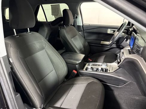 Used 2023 Ford Explorer XLT AWD/4WD image 13