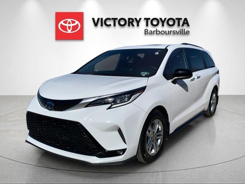 Used 2022 Toyota Sienna XSE w/ XSE Plus Package image 1