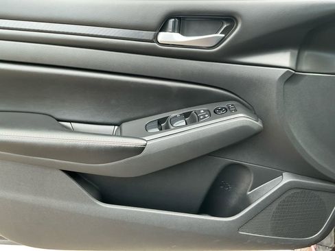 Used 2024 Nissan Altima 2.5 SV image 21