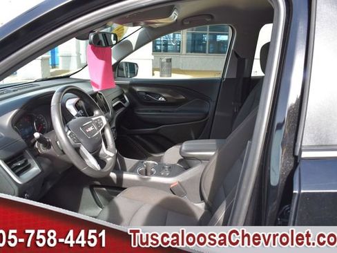 Used 2024 GMC Terrain SLE w/ Driver Convenience Package image 18