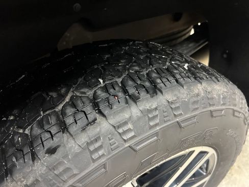 Certified 2020 GMC Sierra 1500 AT4 w/ AT4 Premium Package image 10