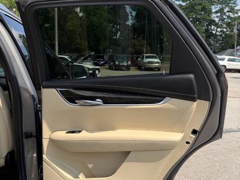 Used 2017 Cadillac XT5 FWD image 14