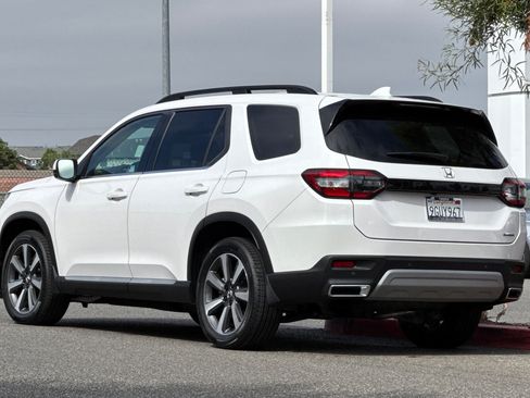Certified 2023 Honda Pilot Touring image 3