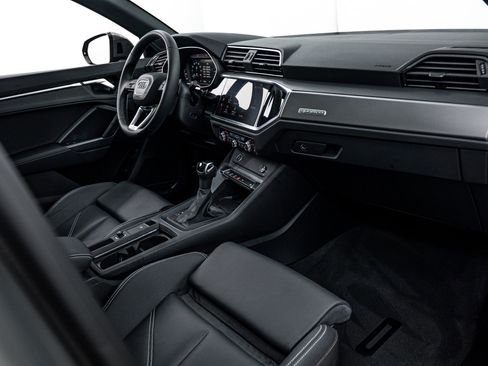 Certified 2025 Audi Q3 2.0T Premium w/ Convenience Package image 11