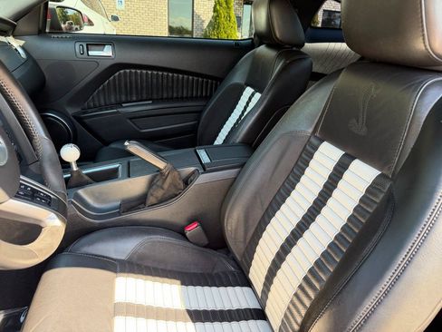Used 2010 Ford Mustang Shelby GT500 RWD image 12
