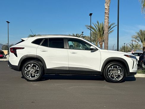 New 2026 Chevrolet Trax LT w/ Driver Confidence Package FWD image 3