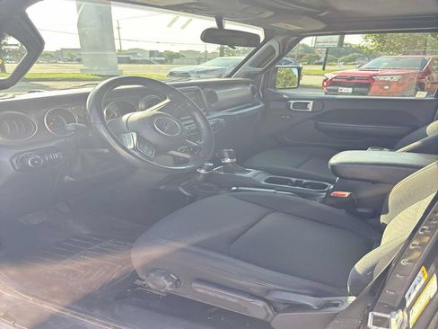 Used 2018 Jeep Wrangler Unlimited Sport S AWD/4WD image 9