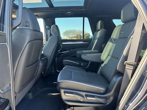 Certified 2025 Cadillac Escalade Premium Luxury image 16