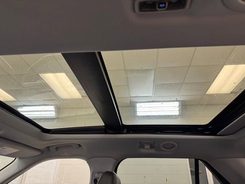 Used 2023 Ford Explorer XLT w/ Equipment Group 202A image 17